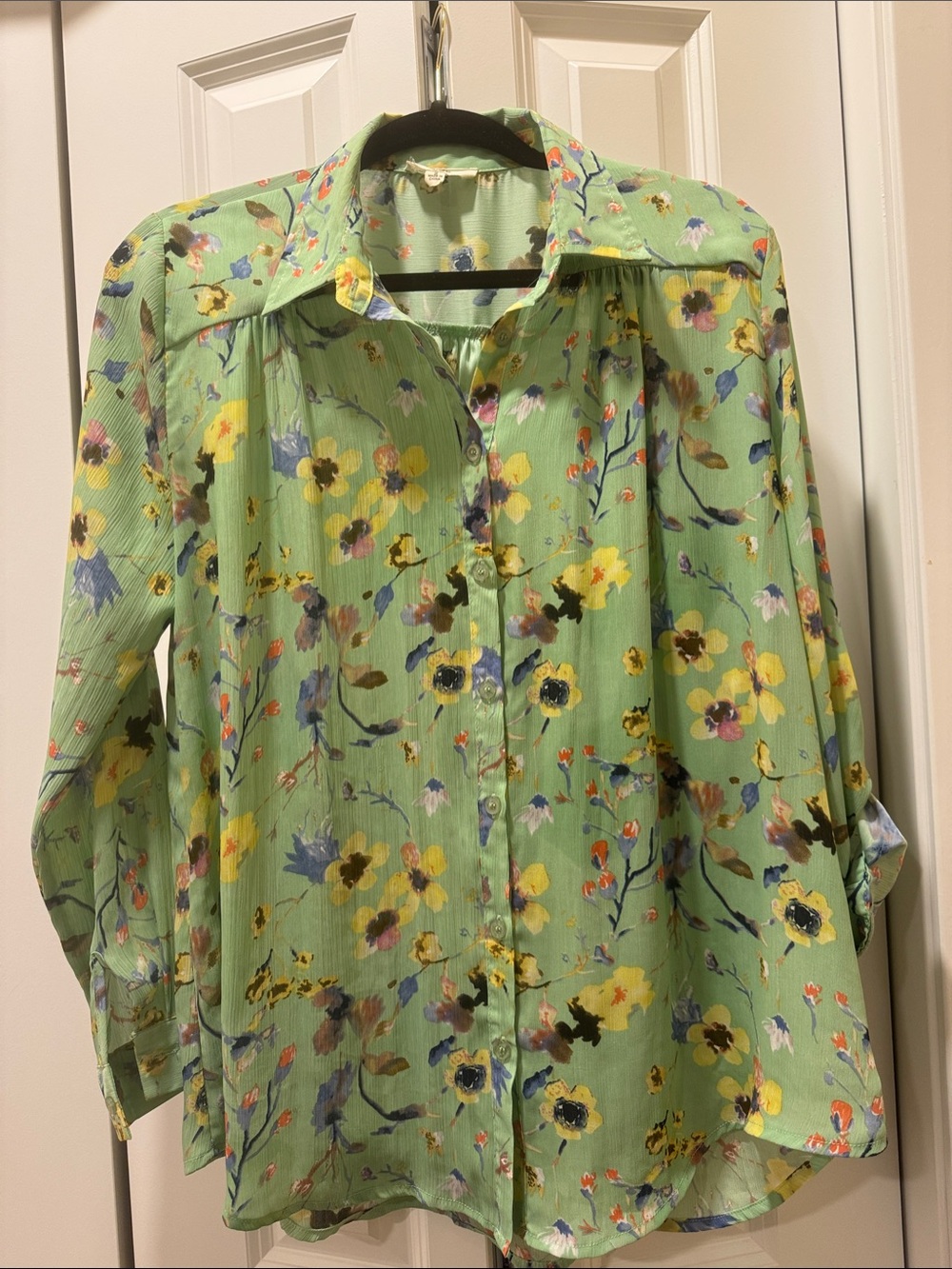 entro Green Floral Button-Up Blouse